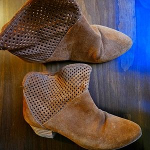 TAN SUEDE SIXTYSEVEN ANTHROPOLOGIE Perforated Cut Out Ankle Bootie 7.5US 38EU